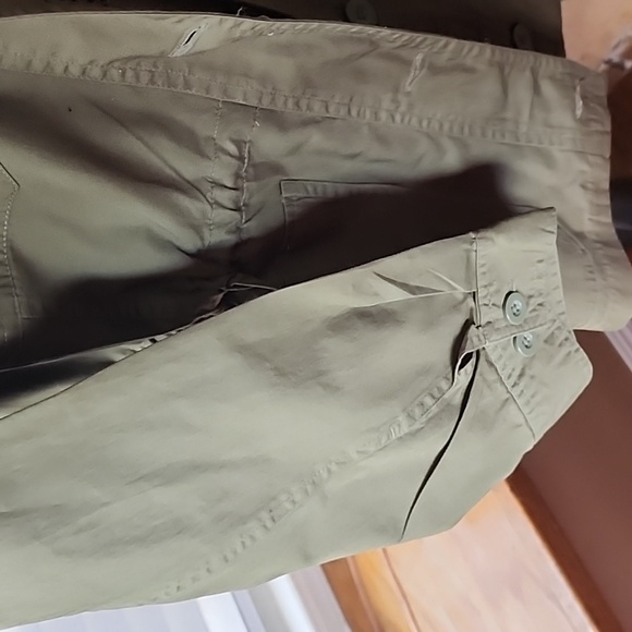 Army Green Light weight Jacket (Like New Condition) - Picture 8 of 12